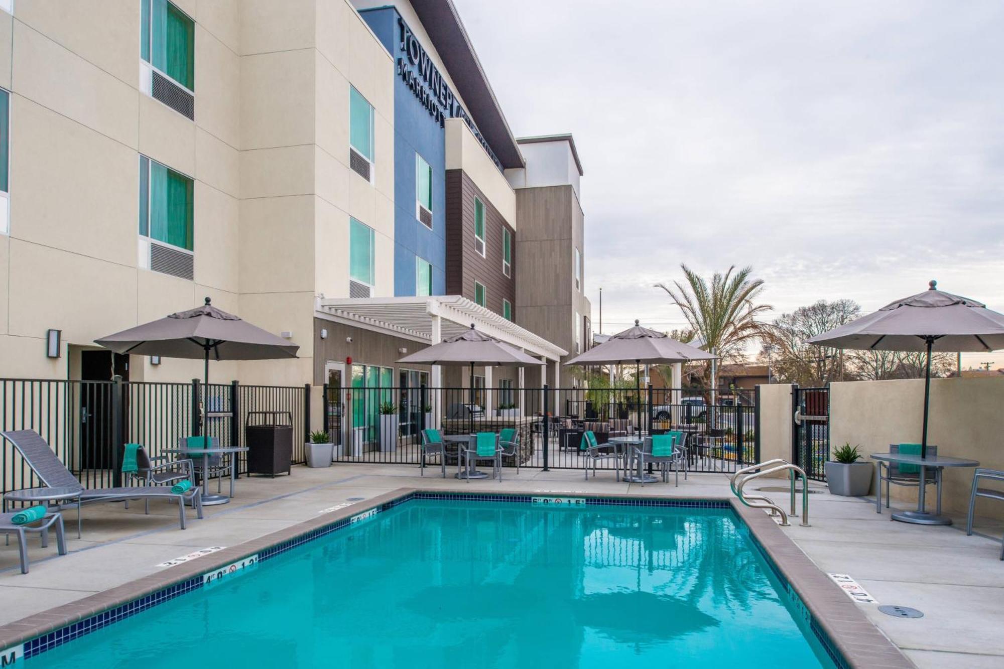 Towneplace Suites By Marriott Merced Bagian luar foto