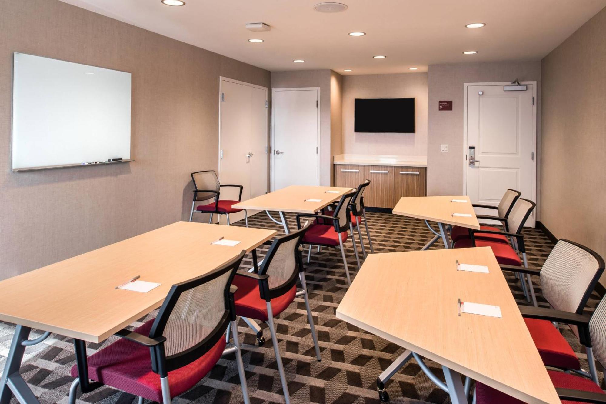 Towneplace Suites By Marriott Merced Bagian luar foto