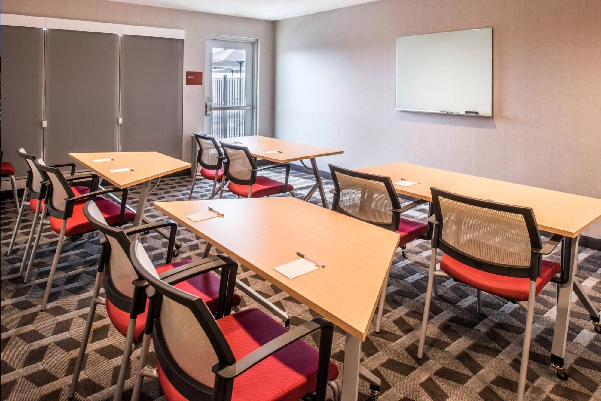 Towneplace Suites By Marriott Merced Bagian luar foto