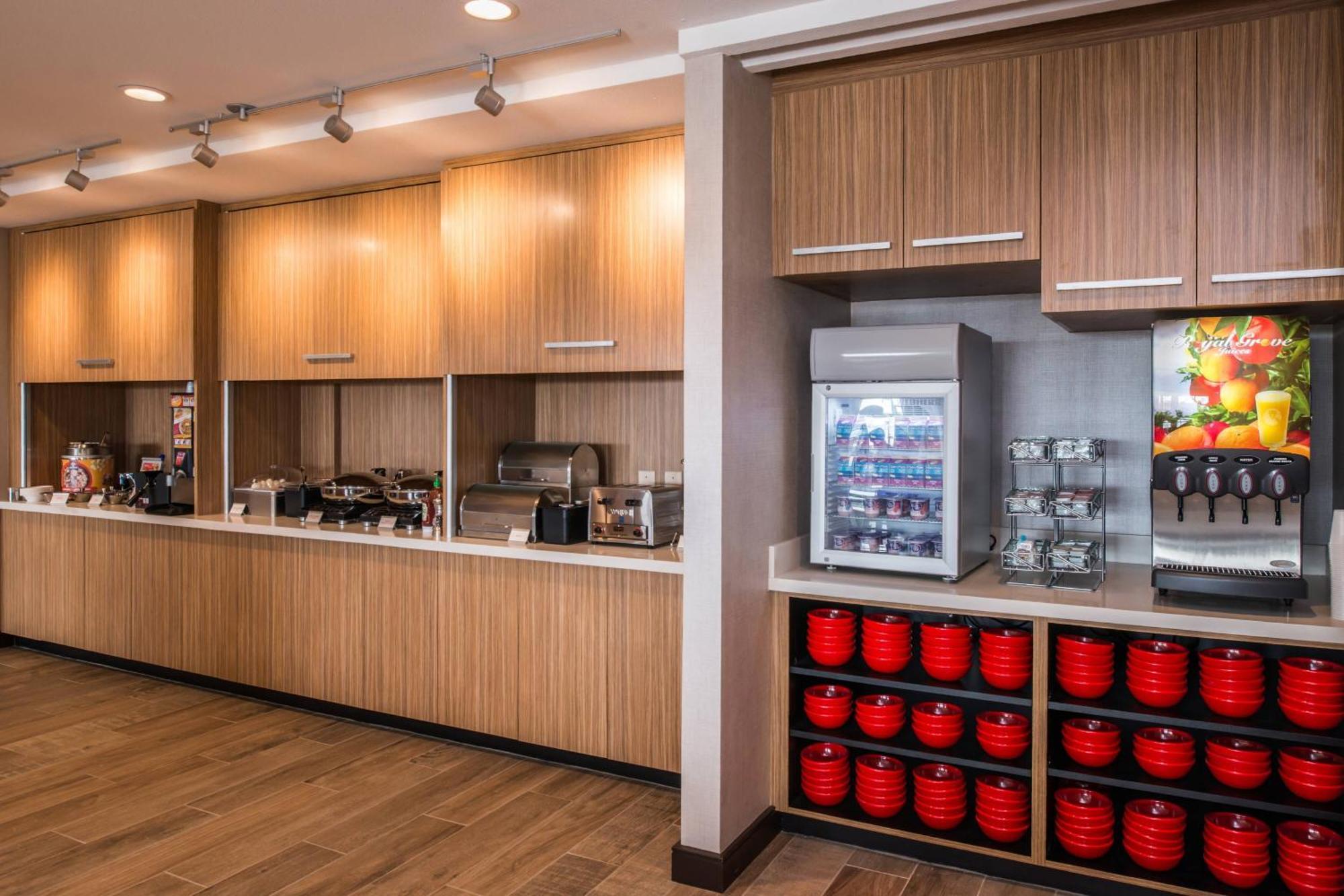 Towneplace Suites By Marriott Merced Bagian luar foto