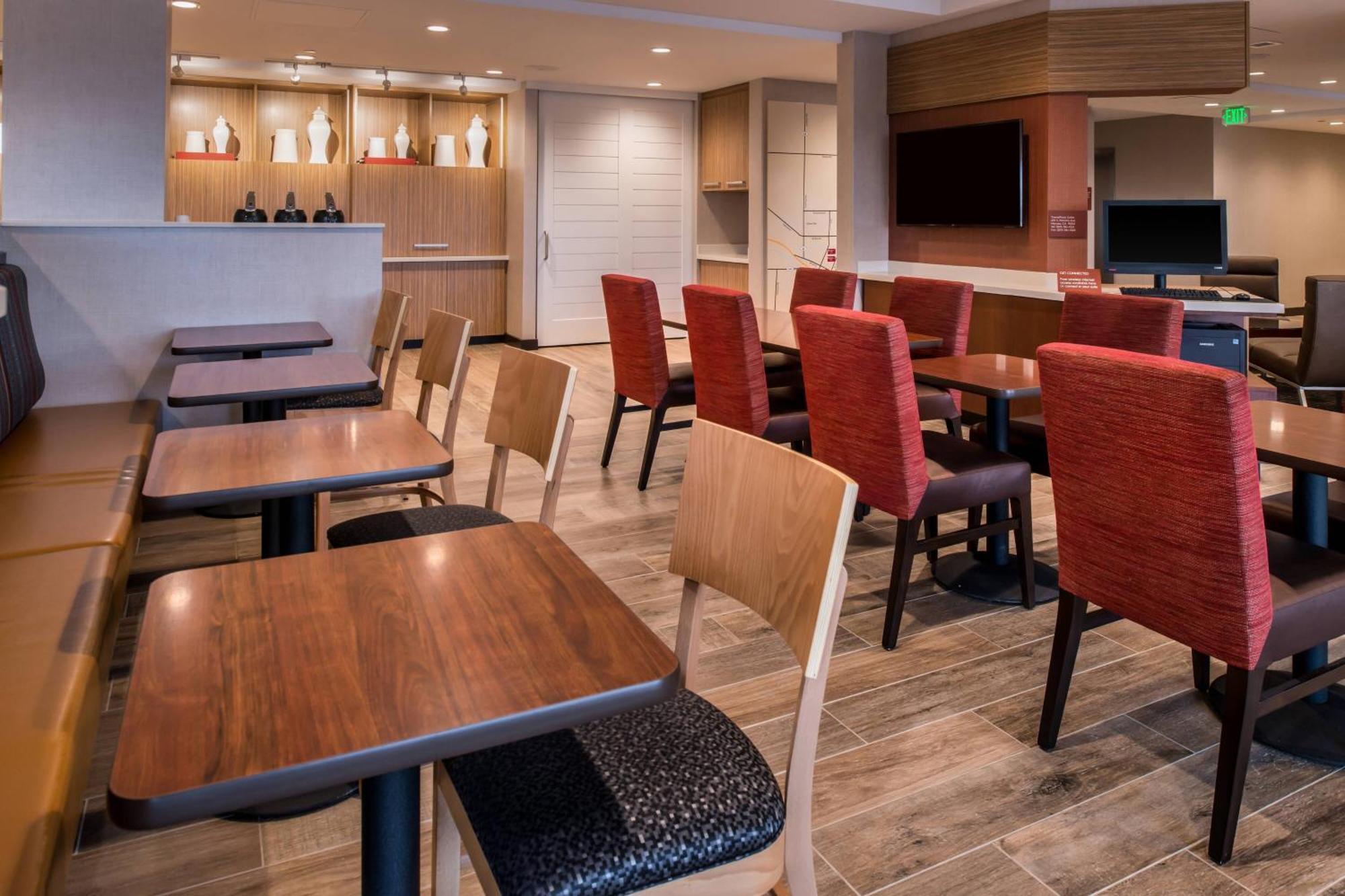Towneplace Suites By Marriott Merced Bagian luar foto
