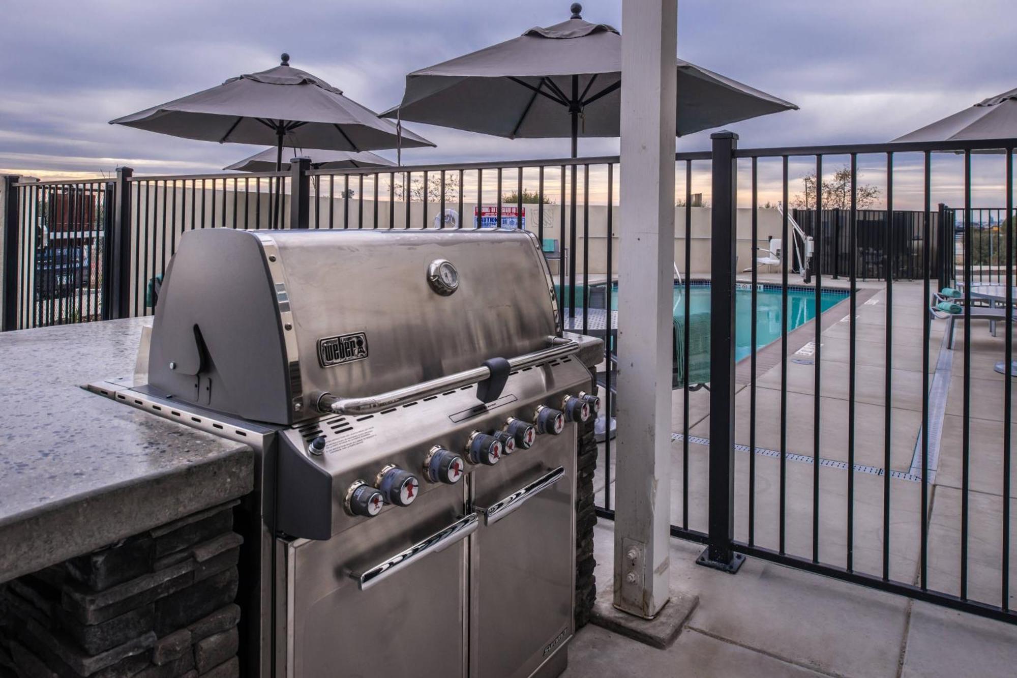 Towneplace Suites By Marriott Merced Bagian luar foto